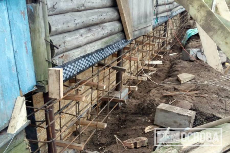 Спасение старого деревянного дома: ремонт или замена фундамента