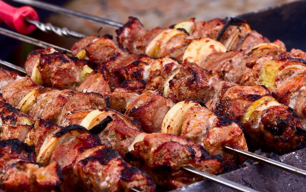 Как замариновать шашлык из свинины, чтобы мясо было сочным и мягким
