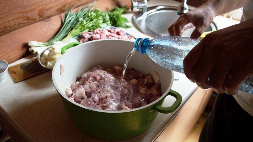 5 отличных маринадов для шашлыка на квасе и минеральной воде