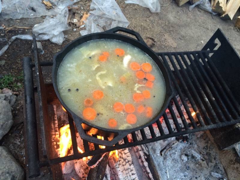 3 рецепта супа, которые лучше готовить на костре