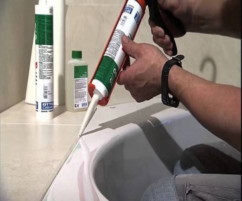 Как убрать силиконовый герметик с ванны: 10 проверенных средств