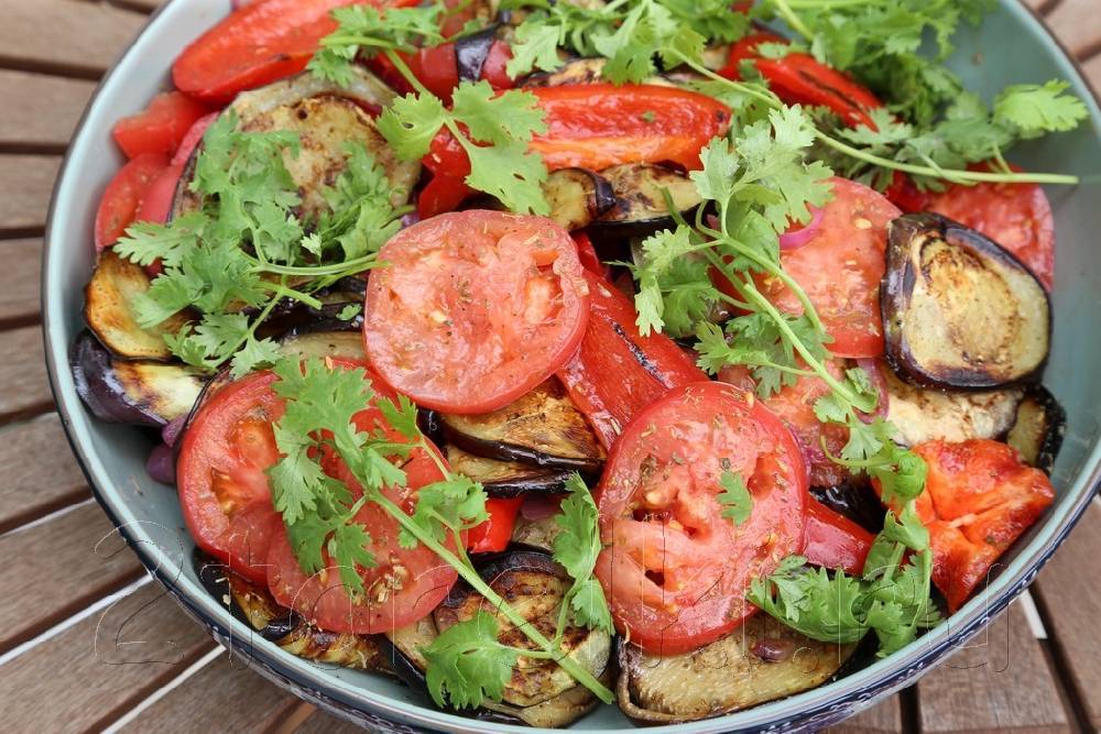 7 простых салатов к шашлыку, которые отлично дополнят вкус мяса