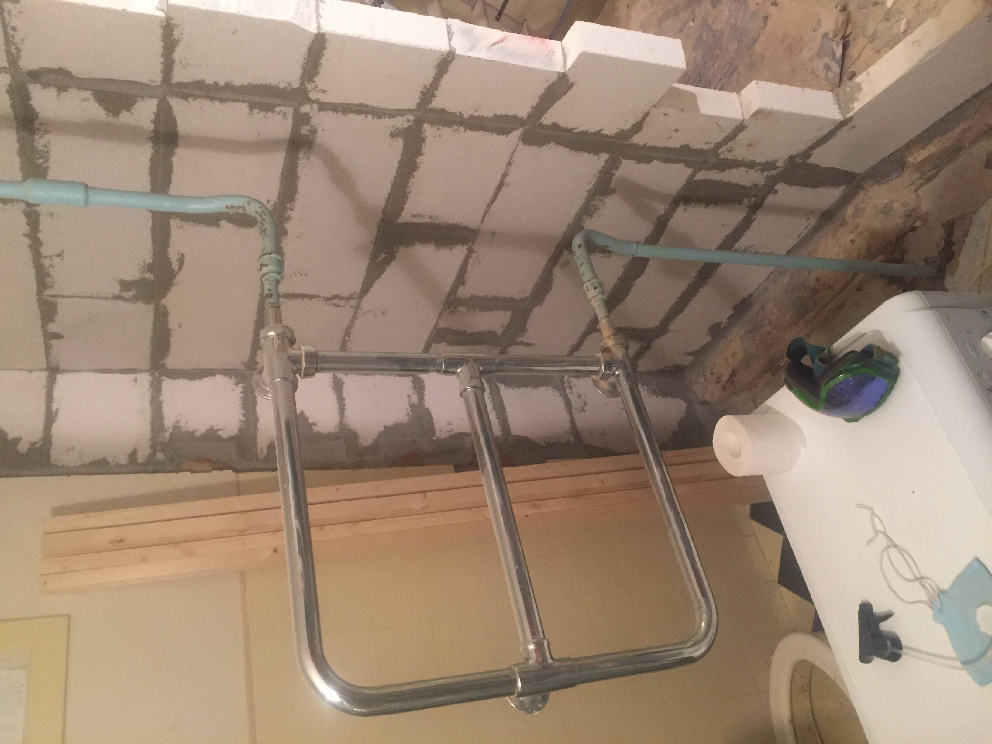 Перенос электрического и водяного полотенцесушителя на другую стену в ванной