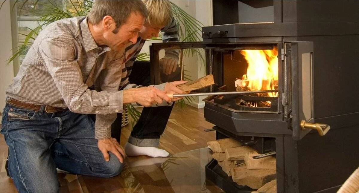 Как топить печь углем в своем доме правильно?