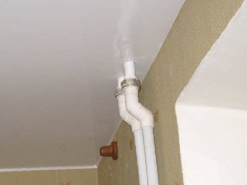 Как сделать обводку трубы или стояка в натяжном потолке