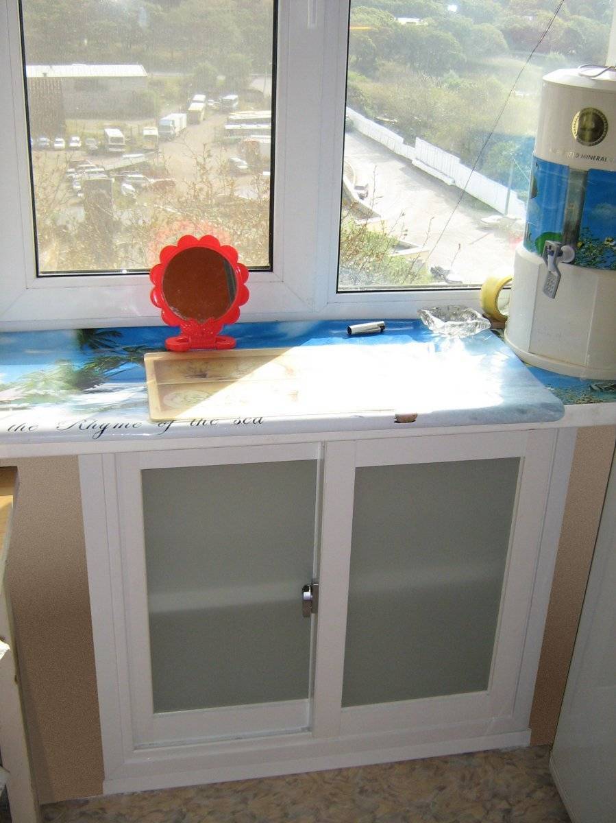 Зимний холодильник на кухне под окном: как сделать шкаф, способы отделки