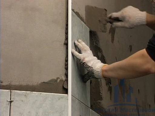 Подготовка стен под плитку в ванной комнате — обработка и шпаклевка (видео и фото)