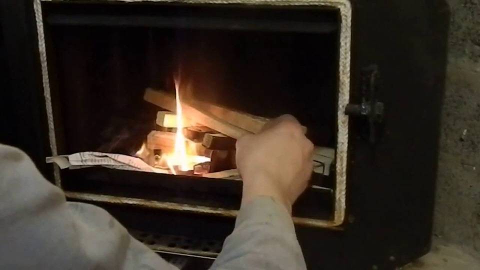 Как топить печь углем: осмотр и процесс растопки | тепломонстр
