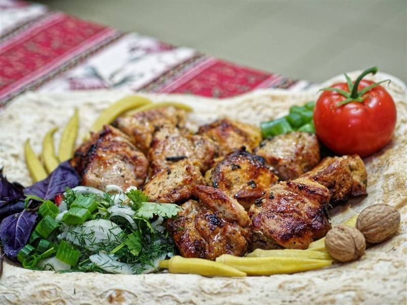 Армяне знают толк в блюдах на открытом огне: 3 простых рецепта для дачи