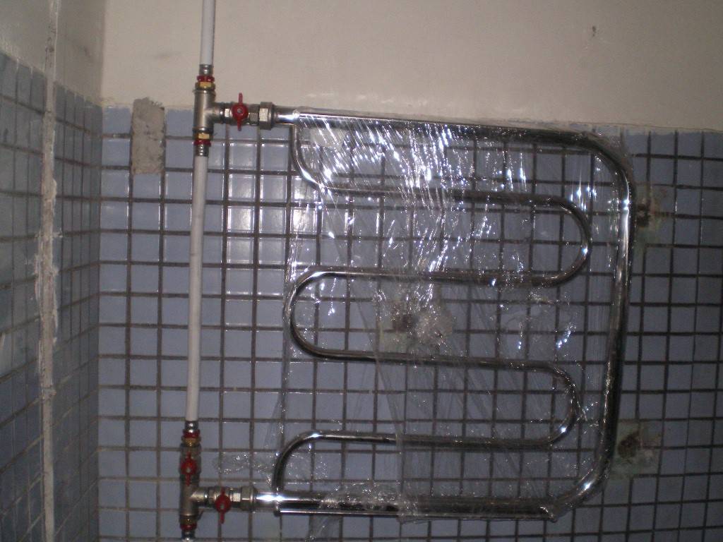 Монтаж радиаторов отопления в душевой комнате: выбор элементов и методы подключения | stroimass.com