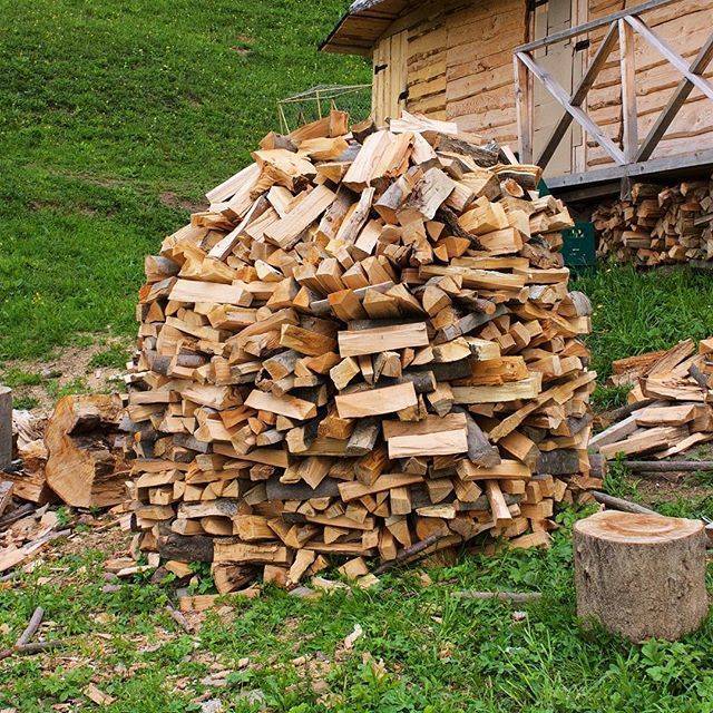 Поленница для дров: как сделать своими руками и красиво сложить дрова