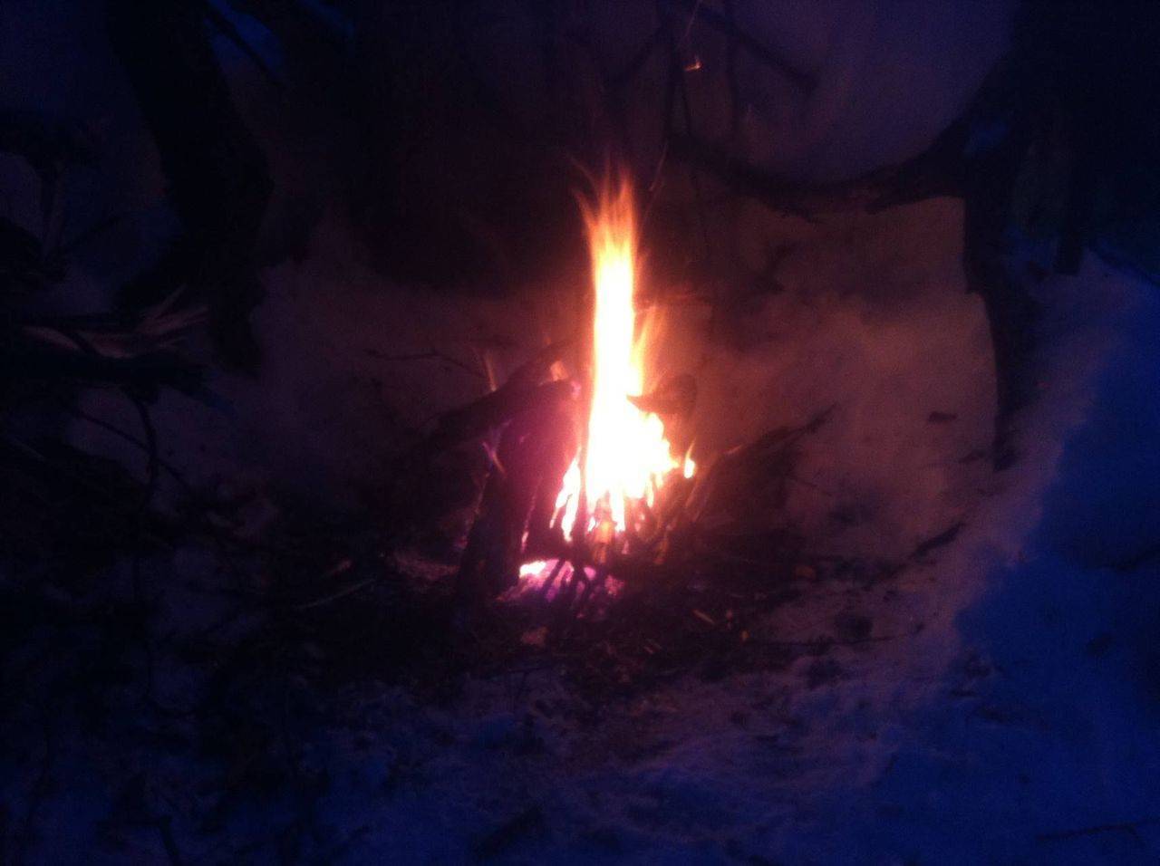 Как разжечь костер зимой в лесу