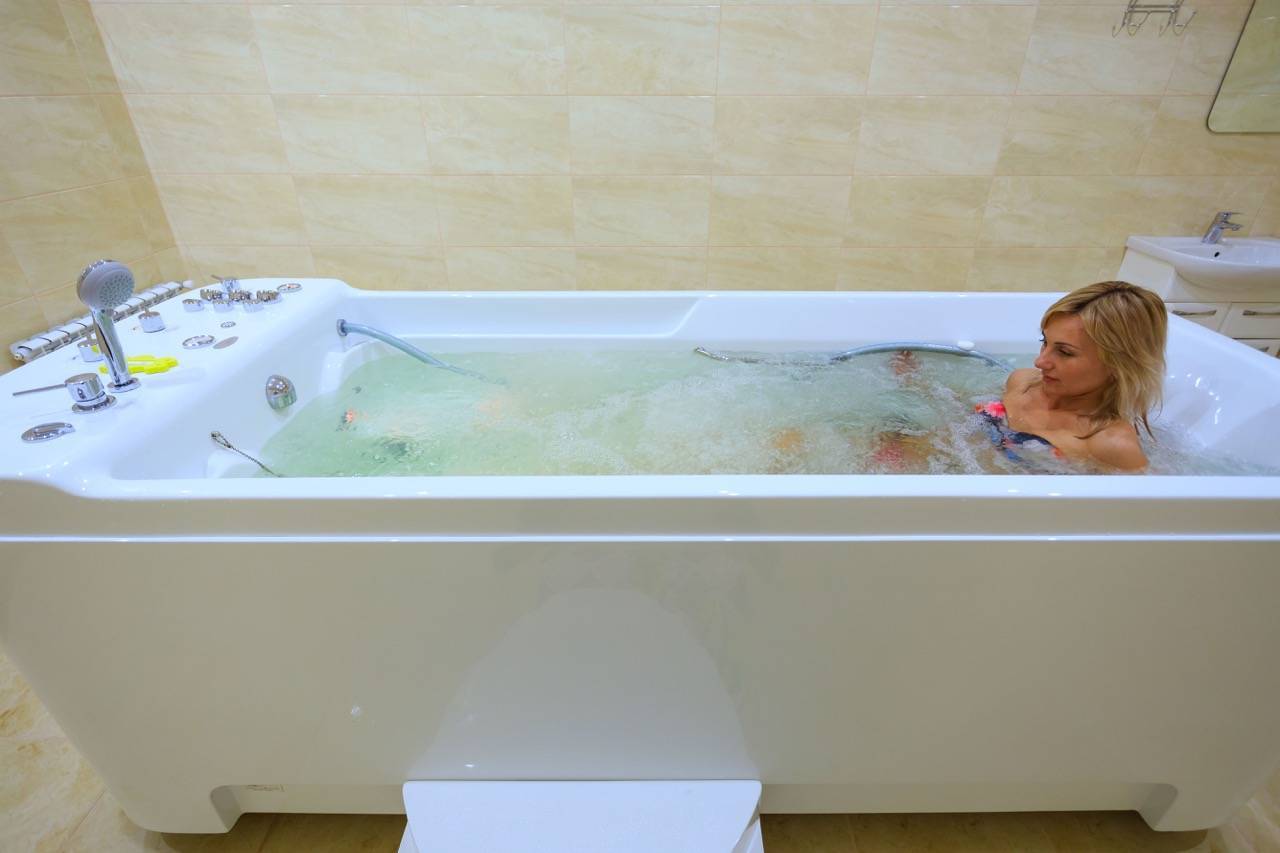 Польза и вред гидромассажной ванны: комфорт и здоровье