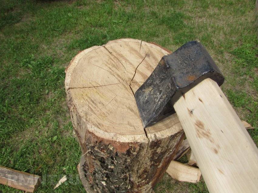 Как легко и безопасно колоть дрова без топора?